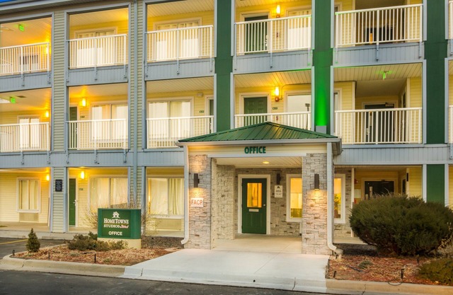HomeTowne Studios By Red Roof Denver - Glendale/Cherry Creek