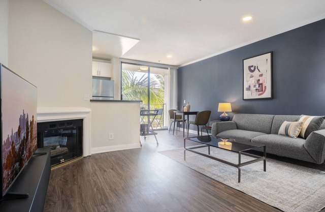 Homey Brentwood Studio w/Pool near Whole Foods, UCLA by Blueground