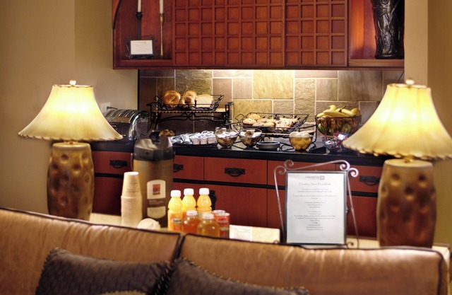 Homey Suite Perfect for Couples' Getaway Near Downtown Seattle, Free Parking!