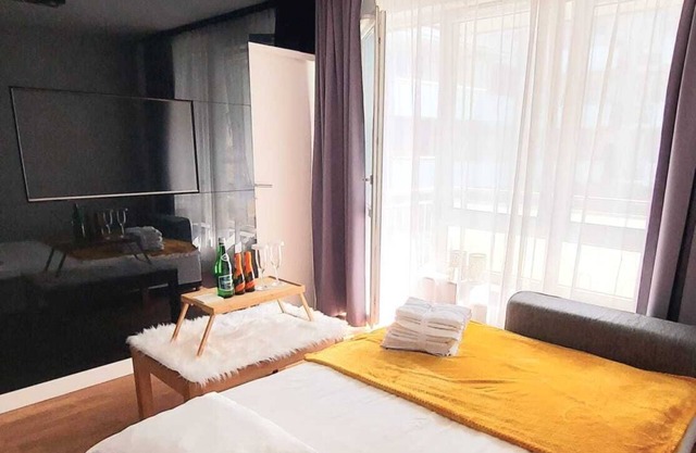 Honey Apartmen with the balcony, swing, garage , invoice