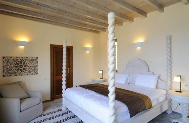 Honeymoon Suite with Beach View in Andros