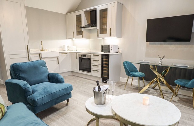 HONEYSUCKLE, with a garden in Willerby