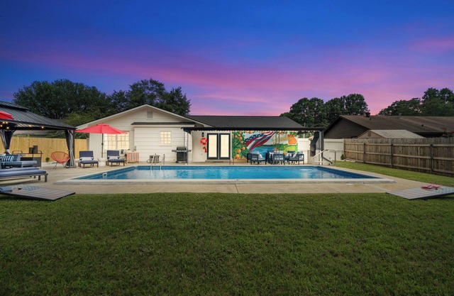Honor House - Heated Pool & Game Room Oasis Sleeps 14 Near Ft Benning
