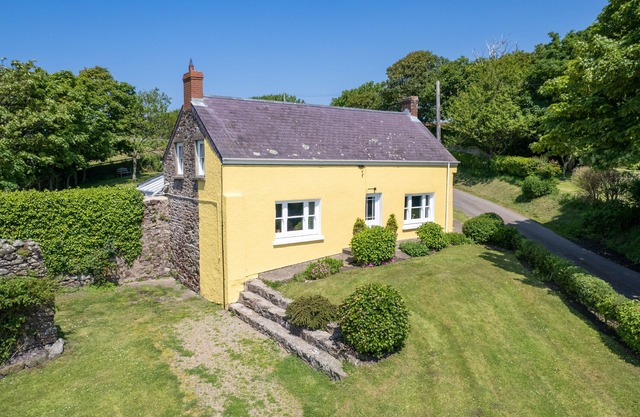 Hoopers Cottage - Four Bedroom House, Sleeps 10