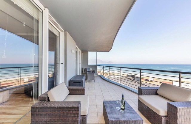 Horizon Bay 201 by HMH