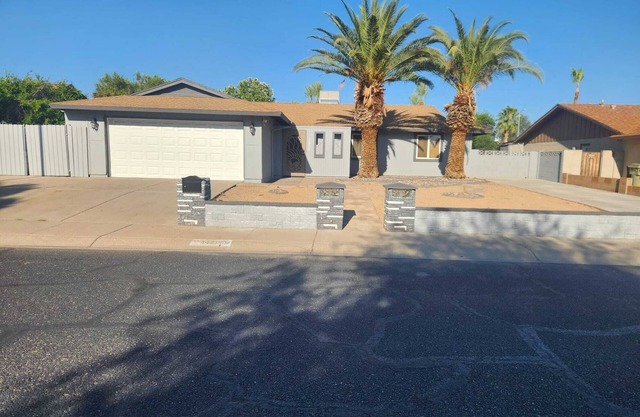 Horizon Haus is a luxury 3-bedroom, 2-bath retreat in Phoenix and private pool