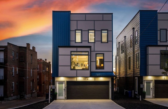 ★ HostWise Stays ★ Rooftop Deck, Garage, *Luxe* Mad Men Vibes