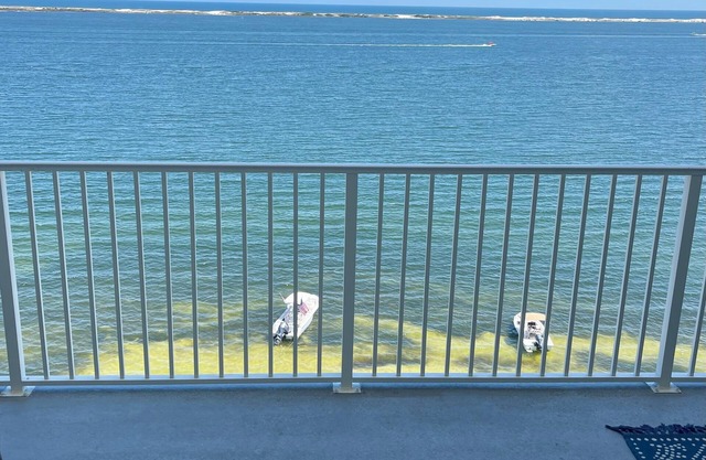 Hot Deal! Waterfront Escape in Perdido Key Stunning Views, Sleeps 8, pool & more