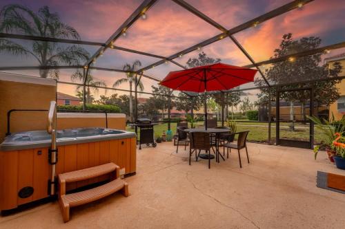 HOT TUB and free clubhouse 3 5mi from Disney