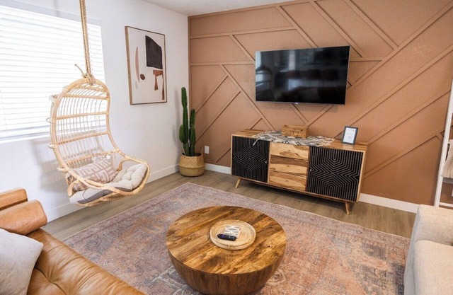 Hot tub , cruisers, Putting Green & Pet Friendly