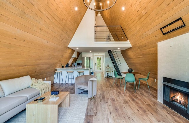 -Hot Tub & Fire Pit- Relaxing, Modern A-Frame Cabin near Rip Van Winkle Gardens