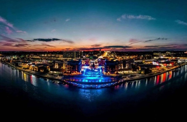 Hot Tub-Firepit-Bunkroom near Cricket Creek Marina