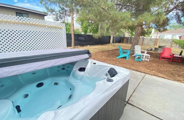 Hot Tub Haven SLC 4bd/2ba house 10min airport! 30-Day Minimum