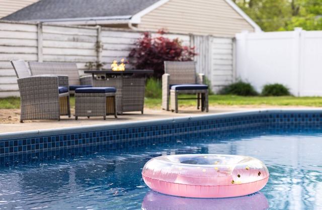 Hot Tub I Heated Pool Open Memorial Day I Game Room I Firepit I Close to Track