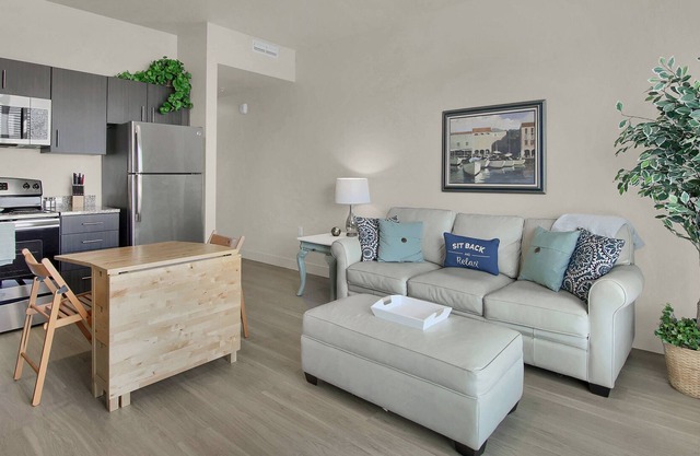 Hot Tub♛POOL♛Gym♛Long Term♛Washer&Dryer in unit♛Easy Access DT & SLC AP♛