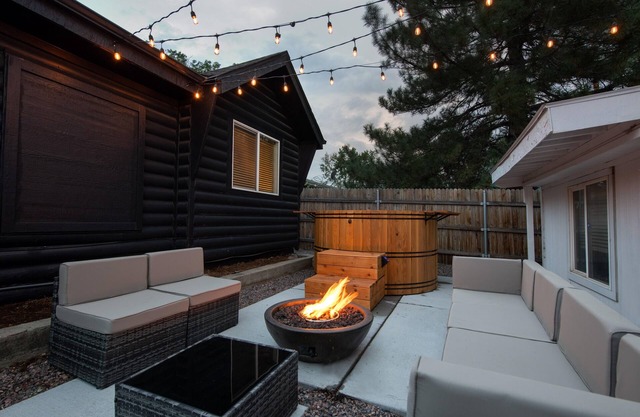 Hot Tub, Pool Table & Darts - The Yellow Door