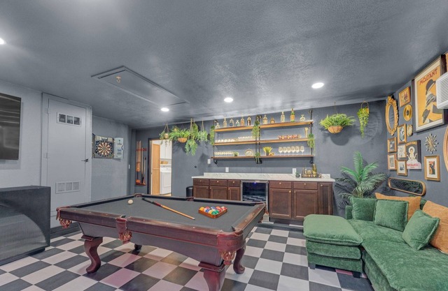 Hot Tub, Speakeasy, Basketball Court, Sleeps 12