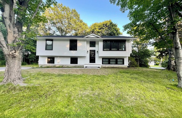 Hot tub! Studio in New House - Location, Location!