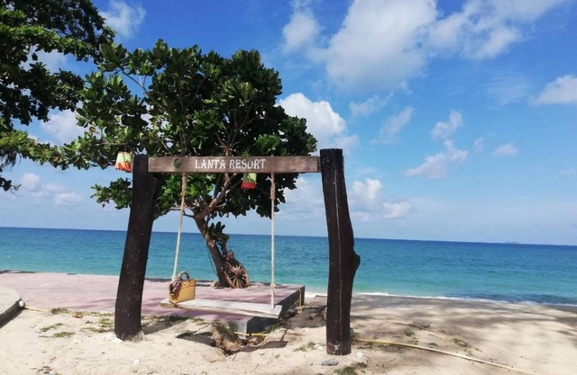 Hotel and Beach Bungalow at Lanta Resort
