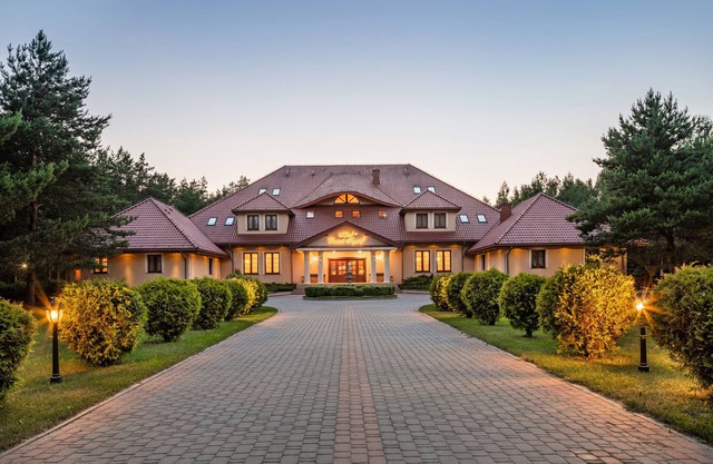 Hotel Dworek Tryumf Dąbrowscy Spółka Jawna