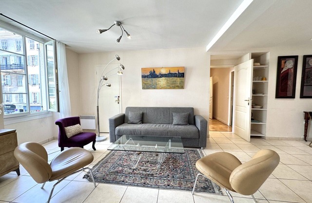 Hotel des Postes 2 - 2nd floor without elevator