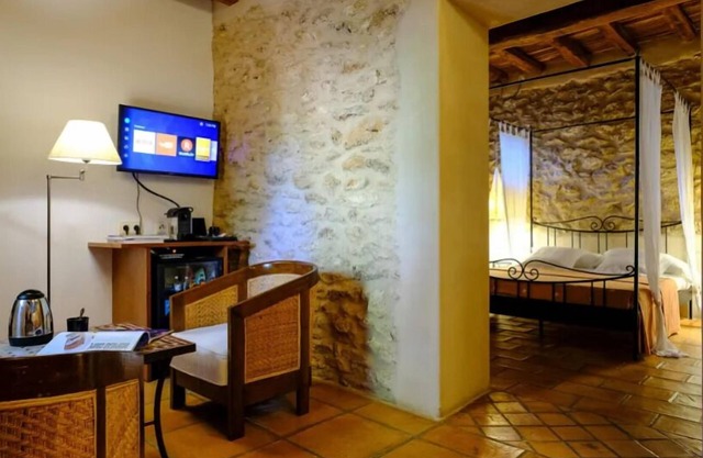 Hotel In San Rafael With Smoking, Breakfast