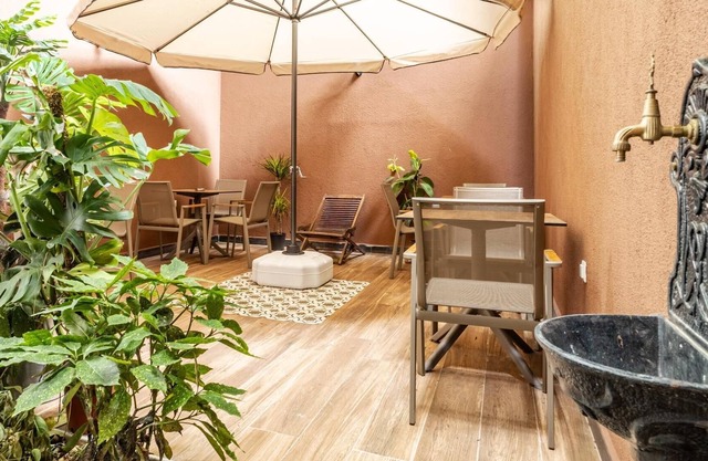 Hotel Room w Garden Near Moda and Kadikoy Square