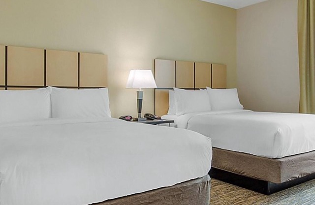 Hotel Suites with great guest amenities near San Antonio International Airport.