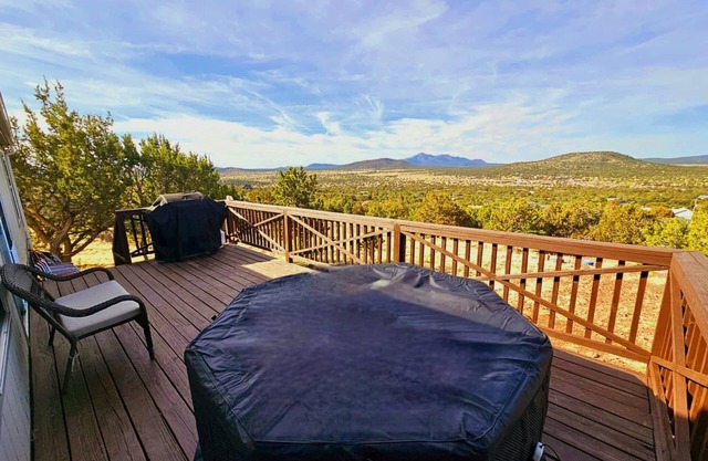 HotTub/GameRoom/2Kingbeds/CoffeeBar/Firepit. 60 Min to Grand Canyon