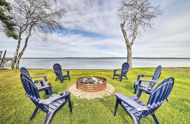 Houghton Lake Cottage with New Private Deck!