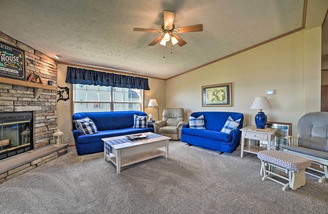 Houghton Lake Family Getaway w/Fire Pit!