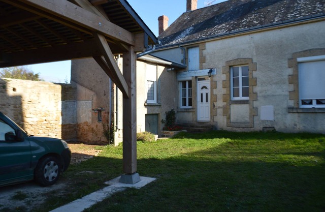 House : 100m²(meublé de tourisme:3 *), 200m from center .4G. Enclosed courtyard:200m