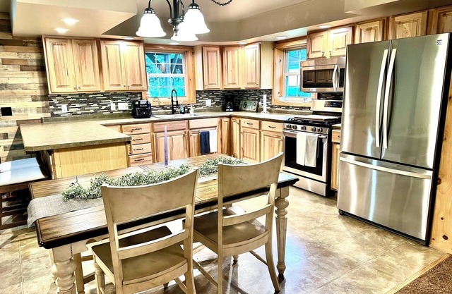 House 20 Minutes from Elk Viewing and 5 Minutes from Local Restaurants!