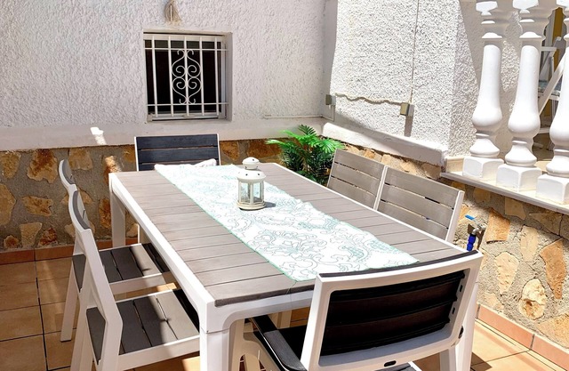 HOUSE 345. Family House, Carabassí Beach, Community Pool, South-facing.