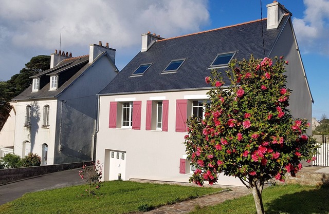 House 5 Bedrooms, 2 bathrooms, enclosed garden 800m from Morgat beach