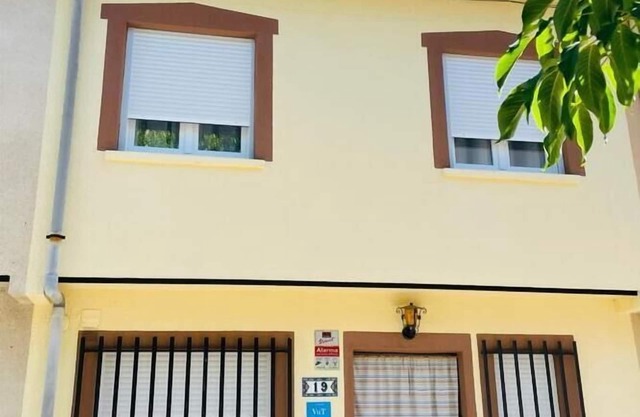 House 50 meters from the river and natural pools, ideal for families.