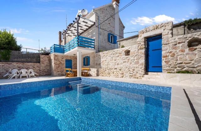 House AnaDora with pool - Zlarin