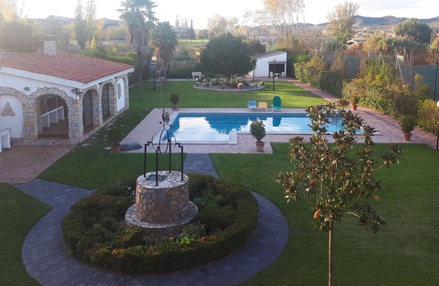 HOUSE AND RECREATIONAL PROPERTY NEXT TO LOGROÑO