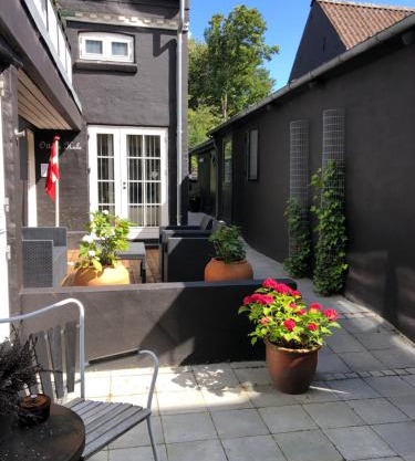 House apartment i the back house - Free parking and coziness