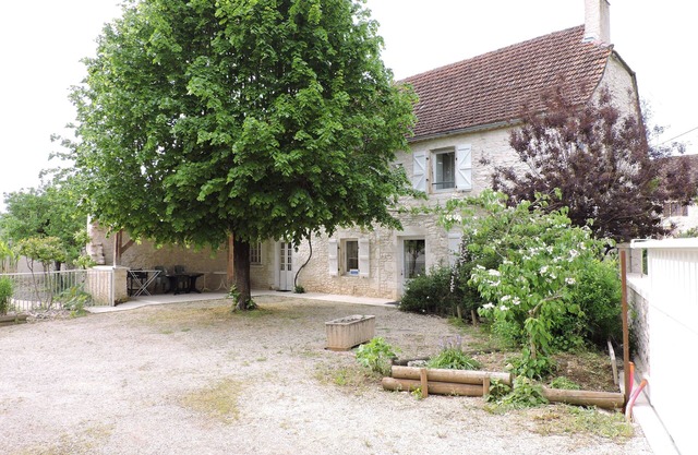 House between Quercy and Périgord with indoor pool, calm and relaxing