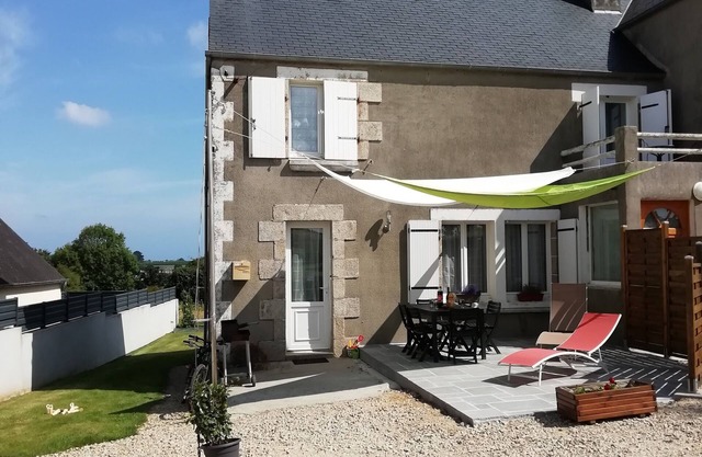 House between sea and countryside- Near Carantec Roscoff HENVIC - 6 pers - 3 bedrooms -WIFI