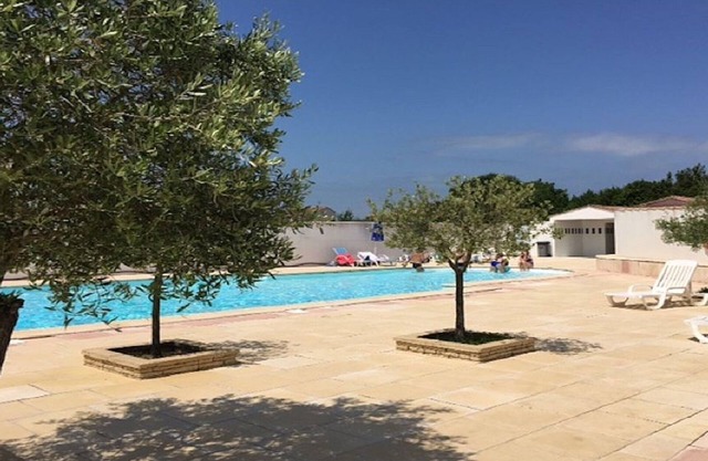 House classified 3*, swimming pool, garden, terrace located La Flotte en Ré, sleeps 6