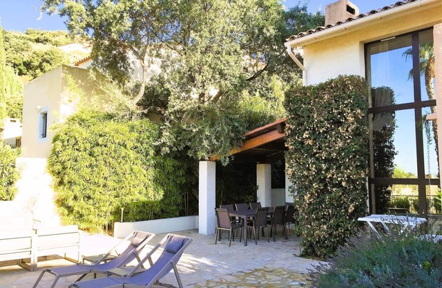 House for 7 people in the Valcros estate with a shared pool