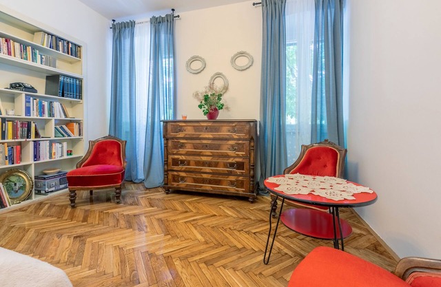 House Goldie (82111-K1) - Tribalj