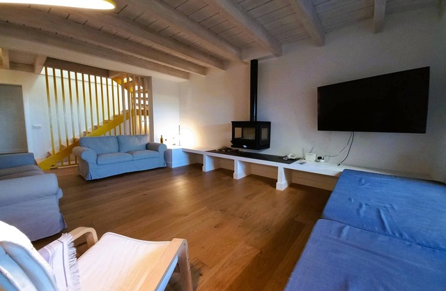 House Groga, for 6 people, small private pool, fireplace, wifi, A/C, . . .