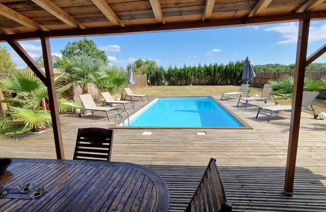 House has private pool