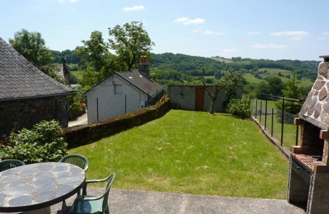 House in Drugeac with 4 bedrooms, garden and pets allowed