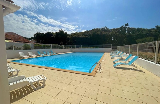House in seaside residence with swimming pool