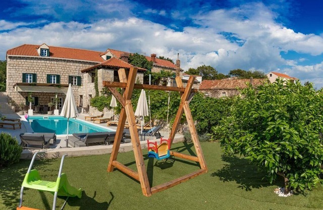 House in Močići with Private Pool and Panoramic View