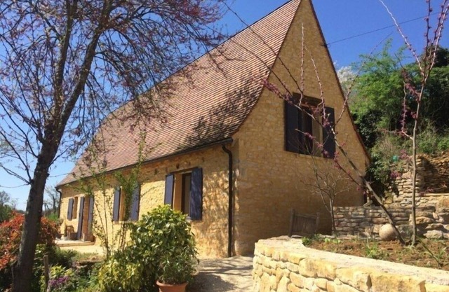 House in the heart of the medieval city, ideal location and dream land